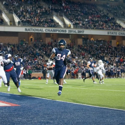 Temple Texas High school football player scoring a touchdown on a run.